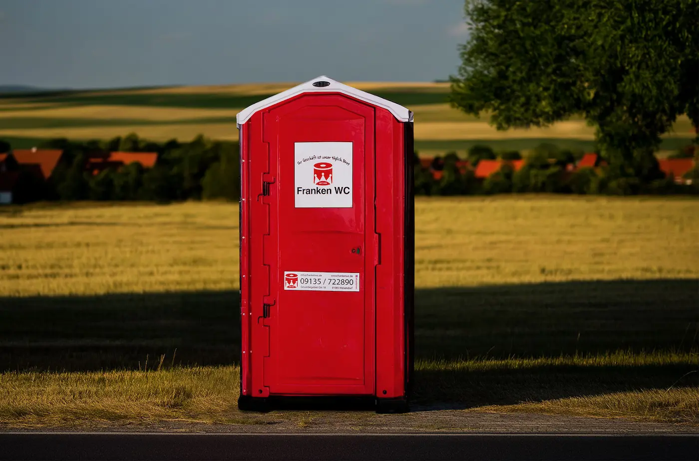 frankenwc-standard-miettoilette-rot-franken-wc-mobile-toilette-mieten-dixi-klo-für-party-mieten-garten-aufgestellt