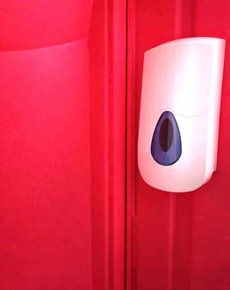 mobile-toilette-mit-Seifenspender-franken-wc